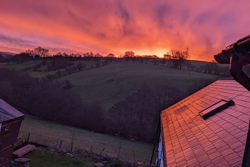 Rhyd Y Geifr, Cosy Barn Conversion In Maerdy *