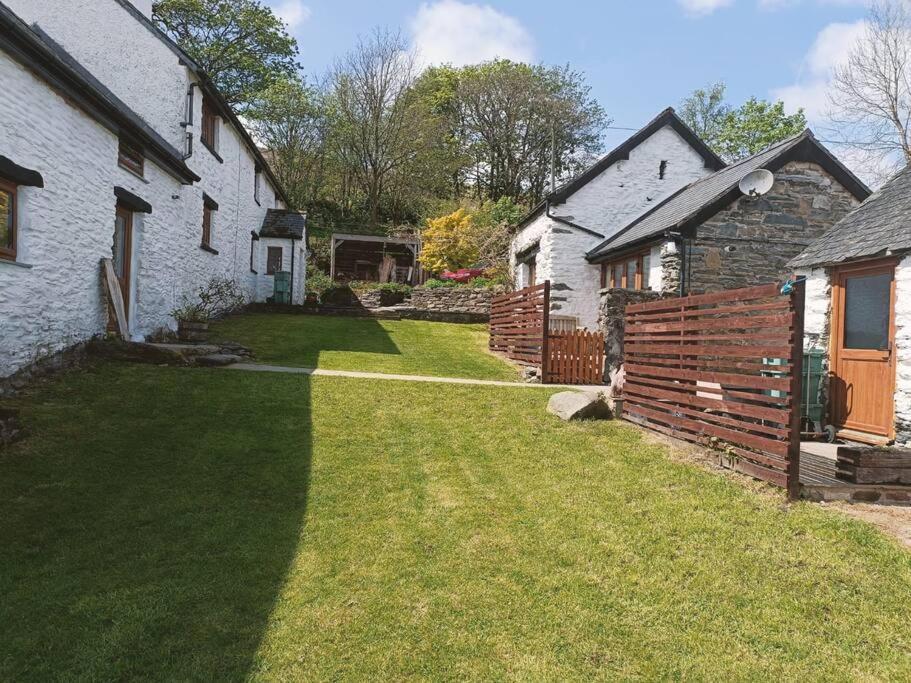 Rhyd Y Geifr, Cosy Barn Conversion In Maerdy *