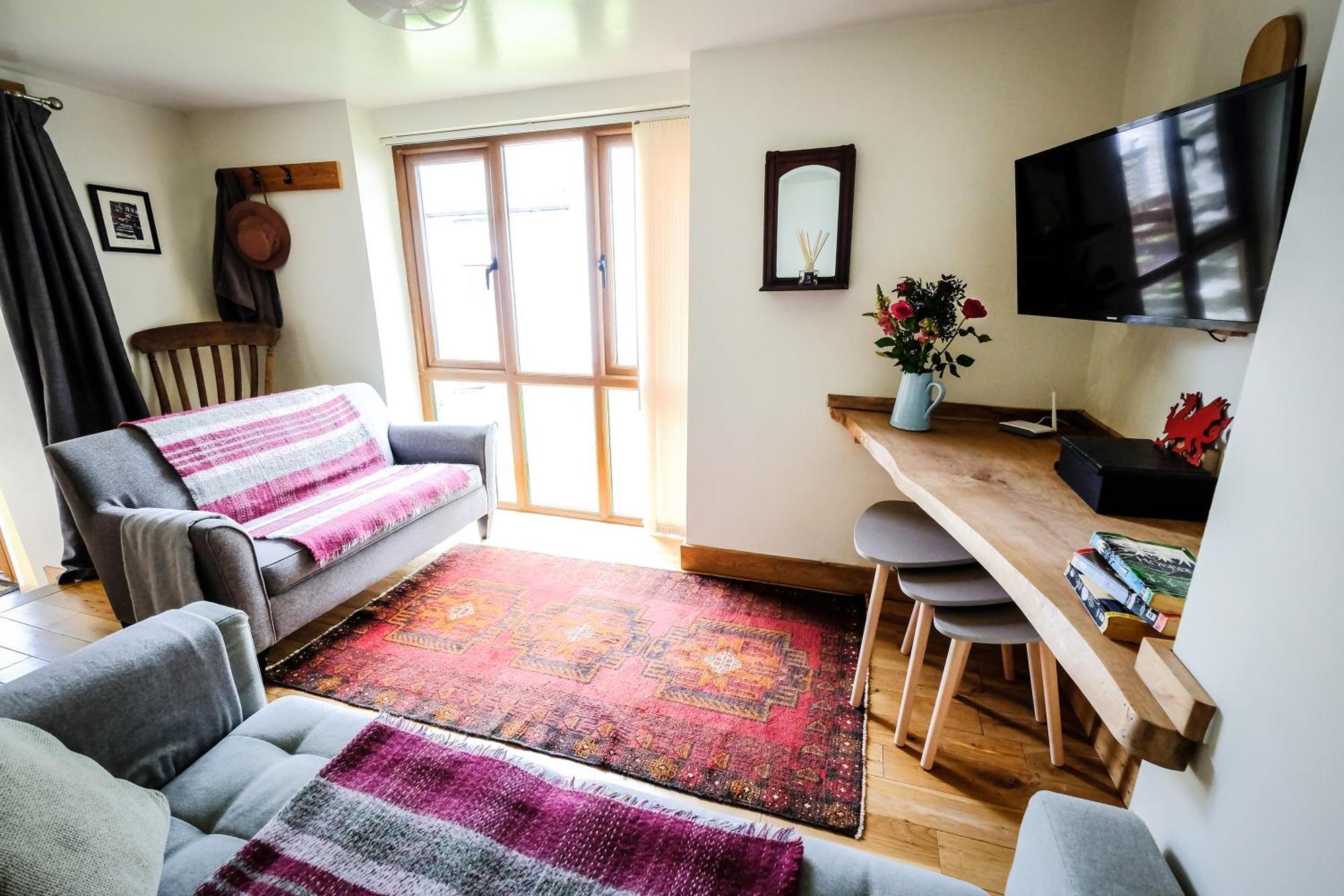 Rhyd Y Geifr, Cosy Barn Conversion In Maerdy *